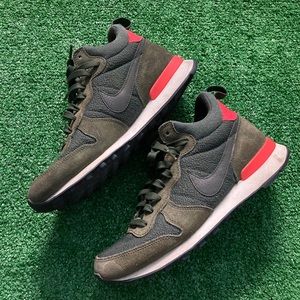 NIKE INTERNATIONALIST MID